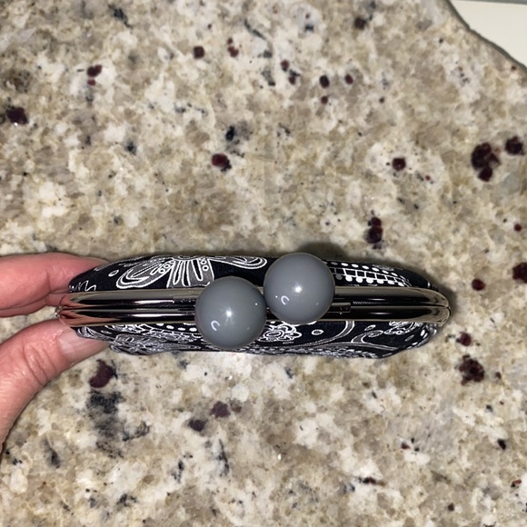 Thirty-One Small Coin Purse Kiss Lock Closure Paisley Black/White/Gray Pattern - Picture 4 of 12